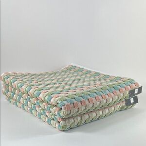 Soho Living Bath Towel Set Geometric Dots Pastel Green Blue Peach Set of 2 NEW